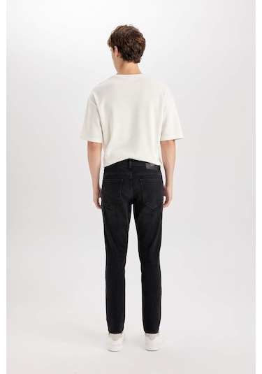 DeFacto Pedro Slim Fit Dar Kalıp Normal Bel Dar Paça Siyah Jean Pantolon R8788AZ24AUNM40 DeFacto Pedro Slim Fit Dar Kalıp Normal Bel Dar Paça Siyah Jean Pantolon R8788AZ24AUNM40