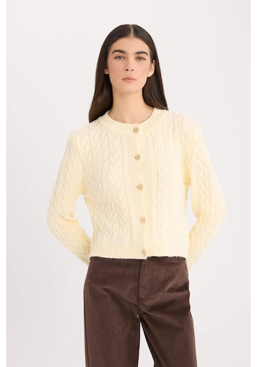 DeFacto Regular Fit Bisiklet Yaka Saç Örgülü Düğmeli Triko Hırka C9044AX24WNER109 Ekru