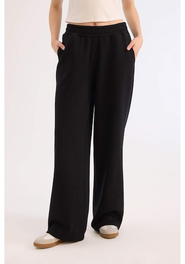 DeFacto Coool Wide Leg Beli Lastikli Geniş Bol Kadın Paça Eşofman Altı B3345AX25SPBK81 - Siyah DeFacto Coool Wide Leg Beli Lastikli Geniş Bol Kadın Paça Eşofman Altı B3345AX25SPBK81 - Siyah