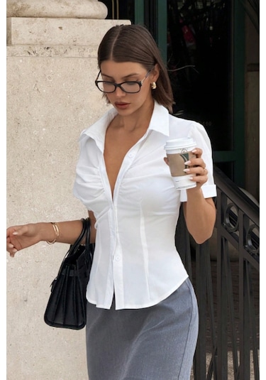 Tarz Cool Vücuda Oturan Kısa Kollu Kadın Gömlek Beyaz