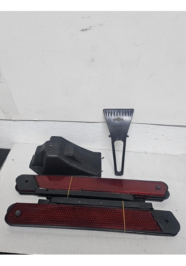 Tam Donanımlı Trafik İlk Yardım Seti Boyunluk Reflektör Cam Buz Kazıyıcı Lastik Sabitleme Takozu 401073