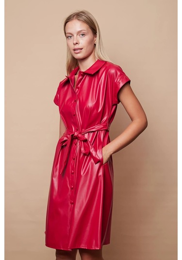 Kadın Hafif Likralı Ekolojik Deri Yakalı Düşük Omuzlu Yan Cepli Düğmeli Diz Boy Elbise-kırmızı Kırmızı