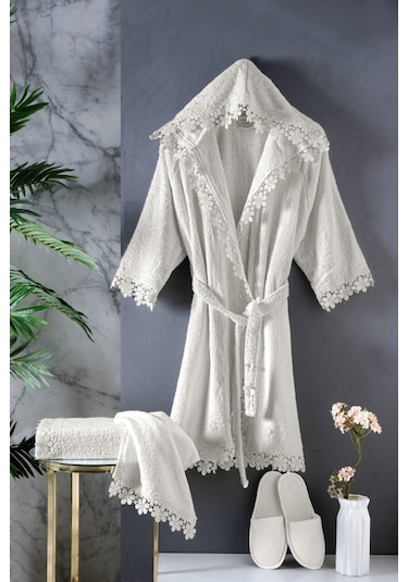 Güvenal Liya 8 Parça Kutulu Çeyizlik Dantelli Bornoz Seti Bornoz Havlu Havlu Seti Çeyiz Ev Tekstili 1 Krem