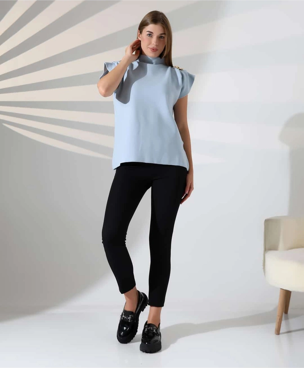 Zarif Omuz Detaylı Dik Yaka Triko Bluz Mavi