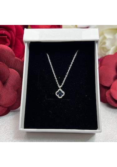 Yonca Siyah Taşlı Kadın Kolyesi 925 Ayar Gümüş Radyumlu 6 Mm Gümüş Yonca Siyah Taşlı Kadın Kolyesi 925 Ayar Gümüş Radyumlu 6 Mm Gümüş