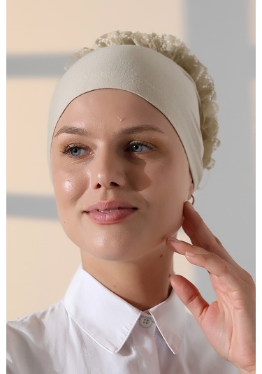 Kadın Fırfırlı Güpürlü Tesettür Topuz Bone - Krem Krem