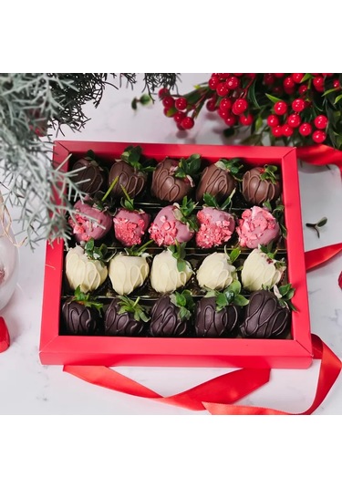 Sevgililer Günü Çilek Kaplı Çikolata Kutusu