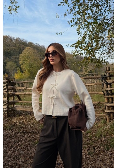 Krem Fiyonk Boncuk Detaylı Hırka - 251072 Krem