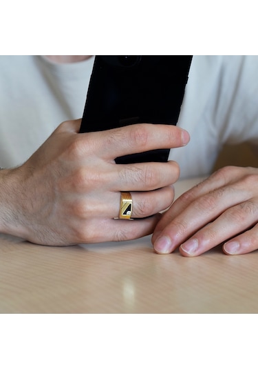 Erkek Taşlı Kare Altın Yüzük