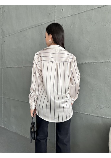 Kadın Oversize Ekru Renk Siyah İnce Çizgili Detaylı Saten Gömlek-siyah Siyah