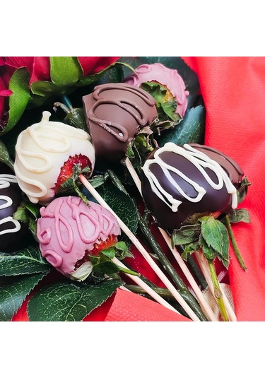 Sevgiliye Kırmızı Çiçek Çikolata Demeti