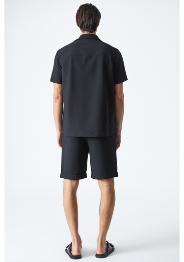 MELOS Erkek Kısa Kollu Cepli Çıtçıtlı Relaxed Fit Siyah Gömlek