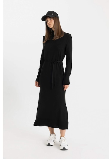 Defacto Regular Fit Yarım Balıkçı Yaka Basic Düz Yırtmaçlı Uzun Kollu Maxi Triko Elbise A9807AX24WNBK53 Siyah