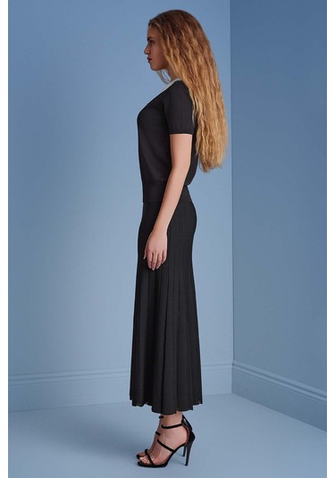 Evaze Siyah Triko Etek Siyah