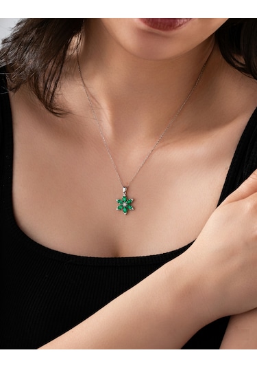 925 Ayar Zümrüt Taşlı Rodyum Lotus Çiçeği Gümüş Kolye Rn10306 Gümüş