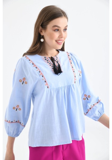Kadın Bisiklet Yaka Balon Kol Otantik Nakış Detaylı Dokuma Bluz Bebe Mavi