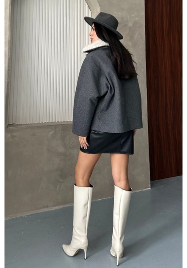 Kadın Bej Kürk Yakalı Kısa Ceket Kaşe Kumaş Oversize Geniş Kol Düğmeli Kışlık Antrasit