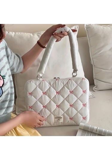 Fochsia Kore Tarzı Pembe Laptop Çantası 33.02-35.56cm Macbook Uyumlu Nakışlı Pembe