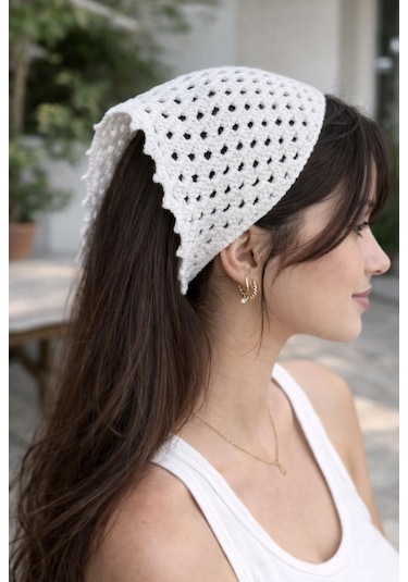 Kadın El Örgüsü Üçgen Bandana Saç Aksesuarı Beyaz