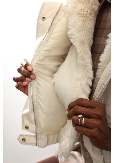 Ekru Kapüşonu Kürklü Mont D99613 Ekru