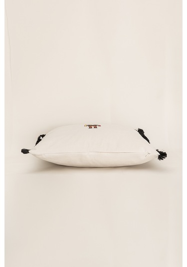 Charm Kurşun Asker İşlemeli Kenarı Siyah Püsküllü Bej Kırlent 43x Bej