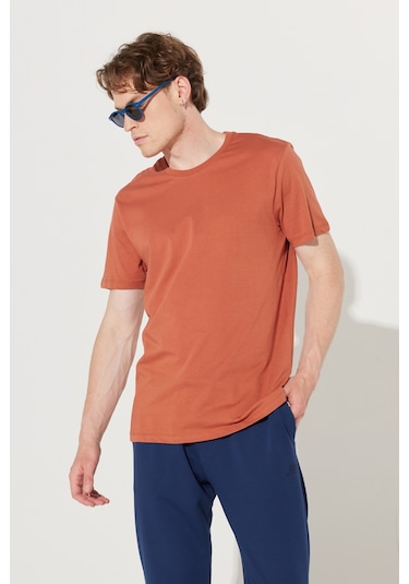 Ac&Co / Altınyıldız Classics Slim Fit Bisiklet Yaka Kısa Kol Pamuklu Erkek Tişört Açık Kahverengi Ac&Co / Altınyıldız Classics Slim Fit Bisiklet Yaka Kısa Kol Pamuklu Erkek Tişört Açık Kahverengi
