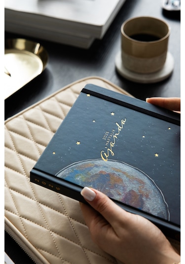 2026 Dikey Haftalık Ajanda 12 Aylık Sert Kapak 18 X 20 Cm - Ay Siyah