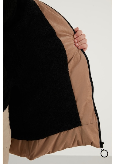 Lela Yakası Suni Kürklü Peluş Astarlı Çıkarılabilir Kapüşonlu Dar Kesim Kışlık Kız Çocuk Mont 5760002 Vizon