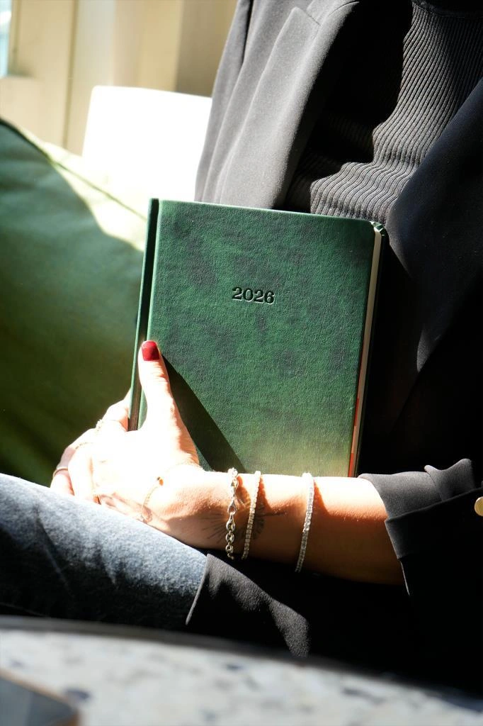 Victoria's Journals Business 2026 Günlük Ajanda 17x24cm Sert Kapak Ivory 80gr. Ayraçlı Yeşil Yeşil