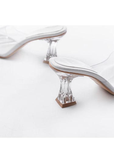 S-619 Beyaz Rugan Şeffaf Bantlı Şeffaf Topuklu Yuvarlak Burunlu Kadın Terlik Renksiz