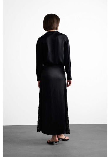 Defacto Yüksek Belli Saten Dantel Detaylı Midi Etek F8040ax25smbk81 Siyah Defacto Yüksek Belli Saten Dantel Detaylı Midi Etek F8040ax25smbk81 Siyah