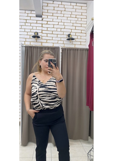 Tuba Toptaş Saten Bluz Zebra Desen Renkli