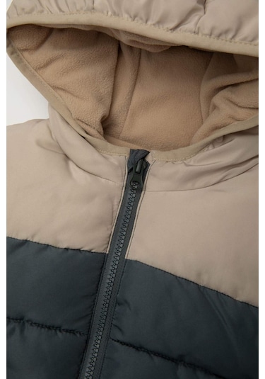 Defacto Erkek Bebek Su İtici Polar Astarlı Blok Renk Desenli Kapüşonlu Şişme Yelek A2848A524AUGR314 Gri Defacto Erkek Bebek Su İtici Polar Astarlı Blok Renk Desenli Kapüşonlu Şişme Yelek A2848A524AUGR314 Gri