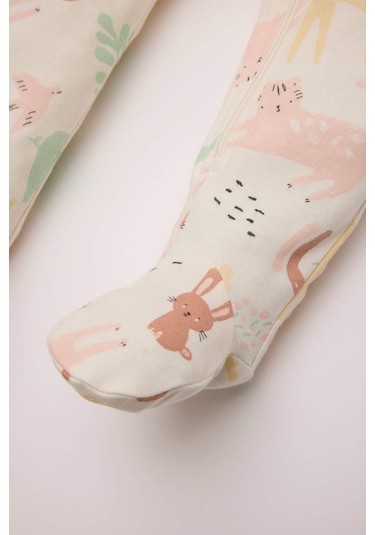 DeFacto Kız Bebek Yenidoğan Safari Baskılı Uzun Kollu Fermuarlı Tulum D8309A5NSER233 Ekru