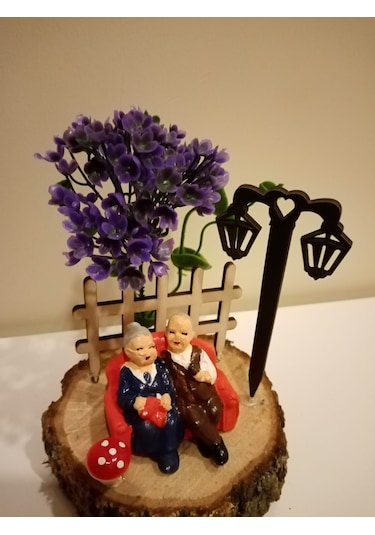 Evlilik Yıl Dönümü Hediyesi Sevgiliye Hediye Bankta Oturan