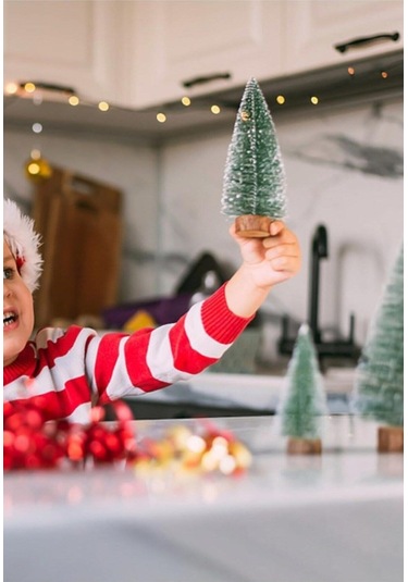 Yeni Yıl Dekoru Kar Efektli 9 Adet Yılbaşı Mini Çam Ağaçları Seti Doğal Ahşap Tabanlı 8 - 12 - 15 Cm Çok Renkli