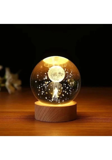 Dekoratif Merdivenli Astronot Ve Ay Tasarımlı Ahşap Altlıklı Işıklı Cam Küre Cam:6cm Ahşap:2cm Çok Renkli