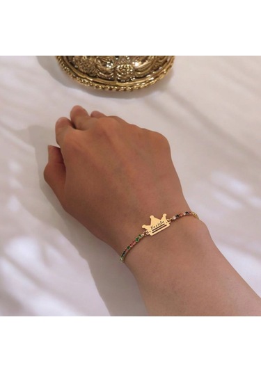 Feride İsmine Özel Taç Motifli 14 Ayar Altın Plakalı Renkli Taş Desenli Hediye Bileklik-489isim Feride