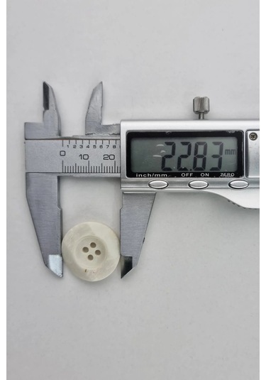 Küçük Boy Akrilik Dört Delikli Siyah Kaban Çeket Hırka Yelek Düğmesi 5 Adet