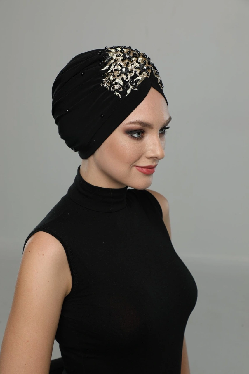 Kopma Astarlı Işlemeli Siyah Geniş Sırma Motifli Hazır Türban Tesettür Abiye Bone Siyah Geniş Sırma