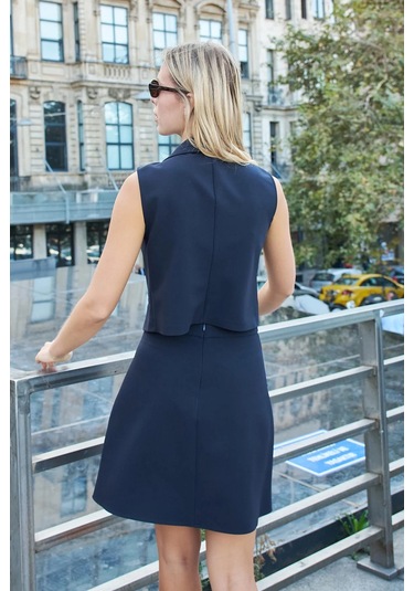 Kadın Diz Üstü Yüksek Bel Önü Düğmeli Cep Kapaklı Hafif Likralı Kumaş Çan Etek-lacivert Lacivert