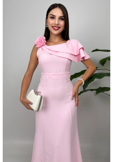 Delvira Drapeli Tek Omuz Çiçek Detaylı Uzun Pembe Abiye Elbise Pembe