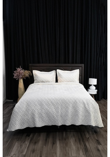 Queen Kadife Çift Kişilik Yatak Örtüsü - Krem