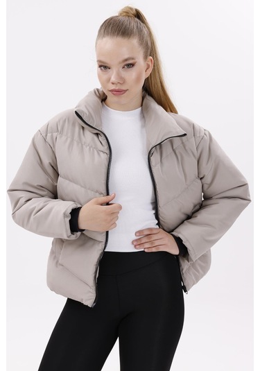 Kadın Dolgulu Puffer Mont - Yüksek Yaka, Suya Dayanıklı Bej