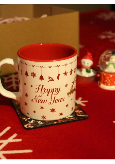 Yılbaşına Özel Kutulu Hediye Seti - Yeni Yıl Kupa & Kar Küresi & Bardak Altlığı & Mum