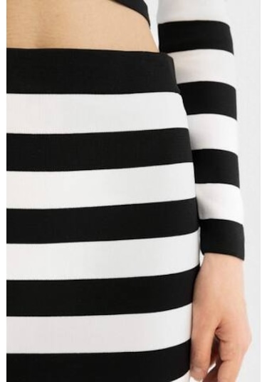 Defacto Coool Slim Fit Dar Kesim Esnek Belli Çizgili Mini Triko Etek C7128AX24WNBK27 Siyah