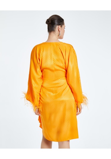 Saten Dokulu Tüy Detaylı Kruvaze Elbise Kuşaklı Ve Drapeli Özel Tasarım Orange