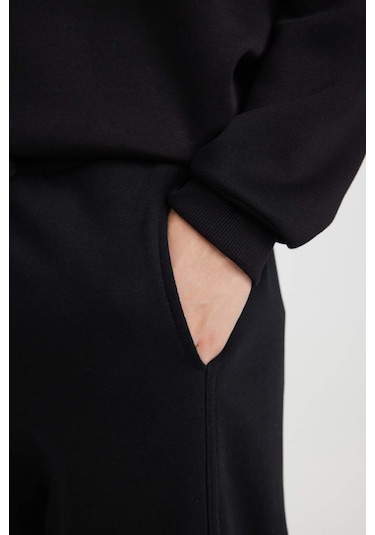 DeFacto Regular Fit Eşofman Altı Beli Lastikli Basic Düz Cepli Düz Paça D9707AX24AUBK81 DeFacto Regular Fit Eşofman Altı Beli Lastikli Basic Düz Cepli Düz Paça D9707AX24AUBK81