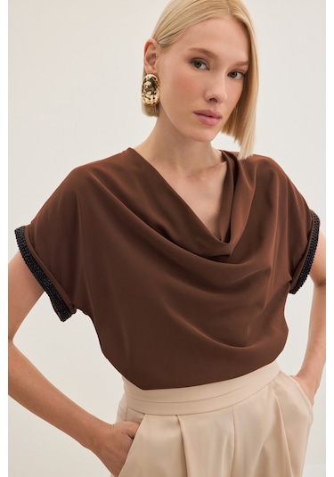 Sateen Kollar Taş Detaylı Salaş Bluz - Kahve-136462 Kahve