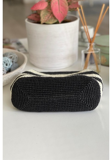 El Yapımı Siyah-beyaz Çizgili Basic Örgü El Çantası Beyaz